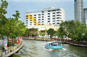 Tun Fatimah Riverside Hotel